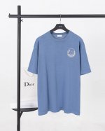 顶级版本.官网品质 Dior迪奥 25新款小猫咪刺绣标识毛织短袖 采用定制棉质平纹面料，透气舒适，胸前饰以镂空品牌字母刺绣，搭配联名可爱小猫刺绣图案，定织罗纹双