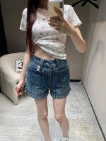 55961 Cd家老花卷边牛仔短裤 独家高版出品！牛仔上身柔软 老花卷边设计 宽松短裤版型，显瘦遮肉显腿长 酵素洗水工艺 百搭经典款定制五金配件，质感满满Sml