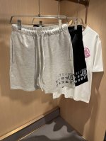 马吉拉 Maison Margiel 2025春夏新款男女同款休闲短裤，专柜同步发售！定制专属洗水纯棉面料，裤腿印花Logo设计！简约大方，从容百搭，档次极高，