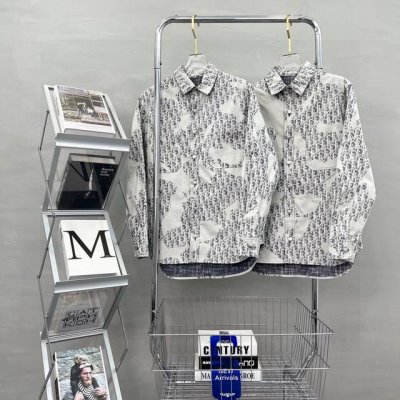 dior迪奥秋季限定经典老花提花满印牛仔衬衫 扎染做旧漂白情侣款衬衫外套 d家本季最火的时尚单品 满印Logo的设计超级爱 老花衬衫真的太上头了 灰白灰白的浅色