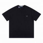 100 prada 普拉达25Ss新款经典三角标五金Logo短袖（高品质） 面料- 采用270克双股精梳棉面料.索罗纳螺纹订织订染国标一级面料 辅料：官网原版