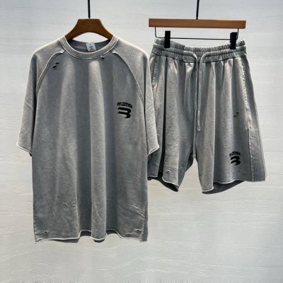 一套 巴黎 2025夏季新款套装短裤 可拆套 独家定制纯棉面料 垂感超好不易褶皱 胸前最新Logo设计 细节走线完美无瑕疵 上身效果棒棒哒 百搭又不失时尚感 颜