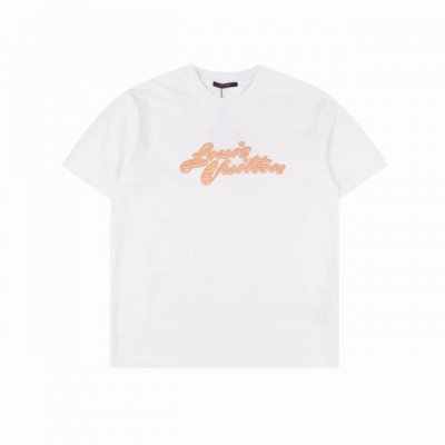louis Vuitton 路易威登25Ss 刺绣艺术字母Logo短袖T恤 棉质平纹针织面料是一种由棉纤维制成的针织面料，面料具有良好的吸湿性和透气性，棉纤维的