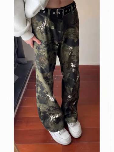 款号Xk3290 迷彩蛇纹微喇牛仔裤男款夏季美式痞帅高级感裤子显腿长直筒工装裤，面料定制经过一流的高工艺水洗 ，质地紧密 色泽均匀 纹理清晰，上身非常舒适 直筒