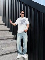 巴家 2025春夏新款首发专柜最新款短袖圆领T恤 高端订制 设计前卫时尚！品牌Logo重工艺设计 高端定制面料.手感柔软.穿着舒适.专柜级别精致车线.做工精细.
