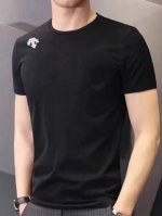 五色齐发！Descente迪桑特25年夏季新款男子运动休闲圆领短袖T恤衫！舒爽速干运动全棉面料！柔软舒适，尽显轻奢尊贵！ 具有柔韧伸展性和轻盈穿着感的特性。减轻