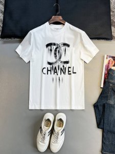 Chanel# 2025春夏新款首发专柜最新款短袖圆领T恤 高端订制 设计前卫时尚 品牌Logo重工艺设计 高端定制230克面料.手感柔软.穿着舒适.专柜级别精