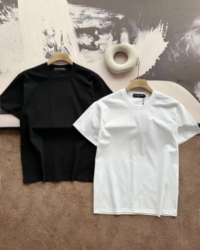 balenciaga 巴黎世家 25Ss夏新款短袖T恤 男女同款 双面液氨面料升级，采用日本液氨丝光工艺双面处理 液氨技术能使棉纤维膨胀后收缩，比普通丝光面料