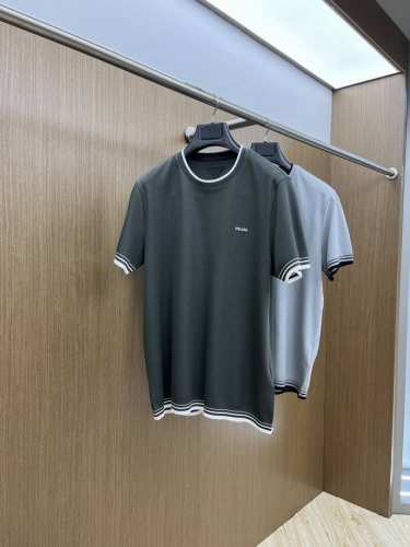 高品质 早春新款短袖抢先发售 男士日常出门闭眼搭 高级定制面料短袖T恤 魅力在于创造了简约奢华感的时尚,随意搭配感受英式风格独特气质. 宽松的版型展现出休闲随意