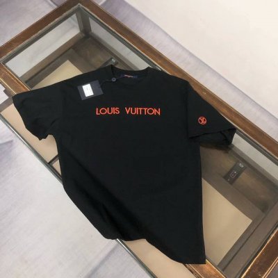 Louis Vuitton Lv 路易威登 25Ss最新款百搭短袖T恤男女同款！！ 胸前经典刺绣字母Logo工艺！特供定制面料！加上紧密纺纱工艺又使面料光滑紧密