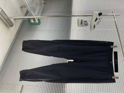 Lululemon Evergreen Jogger男士夏季运动裤 破风梭织速干束脚长裤 采用特殊的防水涂层或面料，如经过Dwr Durable Water R
