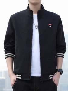 Fila 斐乐男女休闲立领夹克外套 这是一款经典时尚休闲外套 走着简约大气时尚风格， 适合所有年龄段，上身有型显瘦， 面料品质也是超级的好 ！ 面料防风透气聚科