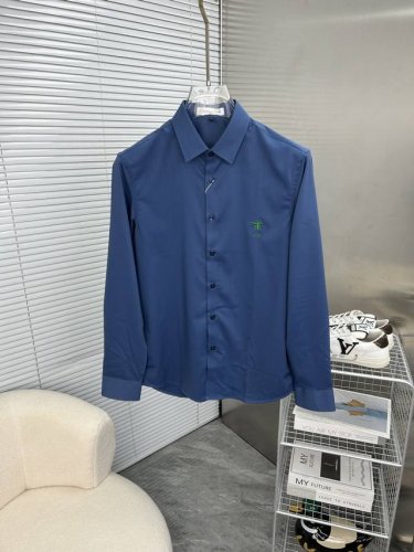 dior迪奥 2025Ss春季新品长袖衬衫，时尚有型，简约百搭款。版型挺括，经典品牌Logo，新工艺搭配，穿着舒适，纱织细腻，上身帅气十足，三标齐全，所有精细做