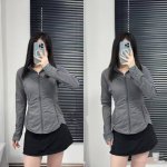 石墨灰- --Lululemon防晒衣修身款夏季出游必备 6色皮肤衣 lulu真的太懂女生 穿上简单而又不失精致的感觉这不就来了我当防晒来穿 可以搭配一切有点暴