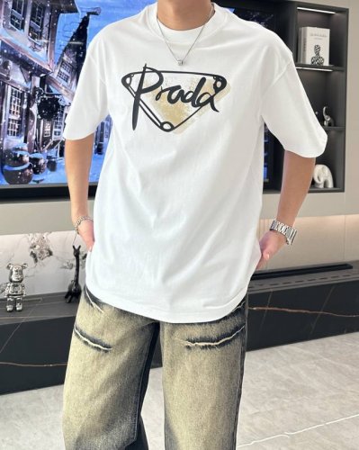 p250 prada 2025春夏新品，优选特定原版开发双股精棉平纹面料，上身挺阔舒适度佳，外穿内搭随意搭配，男女同款夏日必备 尺码M-Xxl