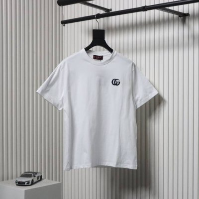 gucci 古驰 25Ss Gg字母刺绣短袖 原版购入开发，采用15S精棉平纹面料210G；搭配32S双纱螺纹300G，采用精梳工艺处理的棉纤维制成的平纹织物，