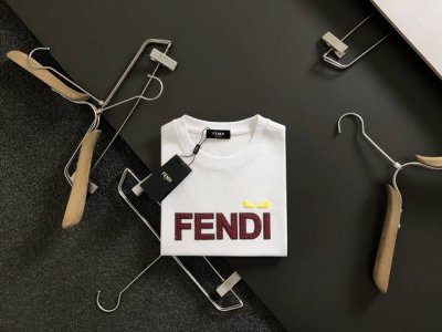 Fend*合身版型M-Xxxl 25春夏顶级黑色卡通小怪兽毛巾绣重磅经典短袖，精致工艺专柜面料，顶级元素融合打造，经典短袖3标齐全，潮男时尚，无论是上身舒适度还
