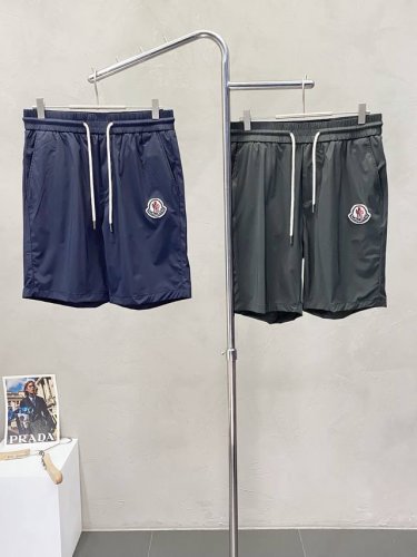 moncler蒙口独家专供新款 休闲短裤 高端版本！专柜定制面料 透气舒适度高，细节无可挑剔，品牌元素设计理念，体现高品质。手感细腻柔软！呈现休闲裁剪，上身版型