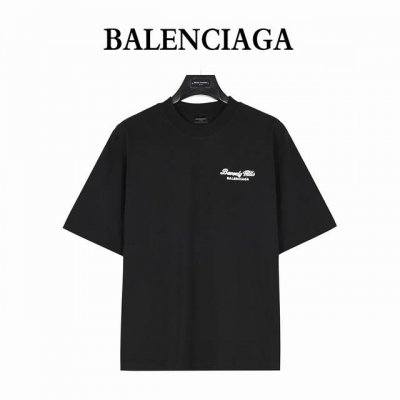 Balenciaga 巴黎世家 25Ss 胸口小标Logo刺绣短袖T恤 复古味十足 整体设计简洁时尚 十分大气干净 采用280G纯棉面料打造 上身柔软舒适 细节