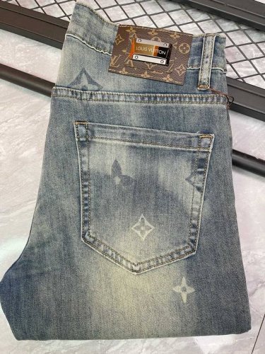 经典大牌Lv牛仔裤长裤 男装品牌服饰简约大气潮流时尚款修身小脚牛仔裤 夏薄款微弹力舒适透气纯棉面料 百搭耐看款永不过时 码数28 38 齐全