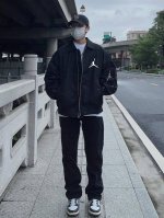 140 Aj 飞人彩虹23飞行夹克棒球服翻领外套男女同款情侣外套 这件夹克是你最好的Buff 甄选高密高端纤维面料 最大的优点就是柔软舒适 亲肤性跟保型性好 上