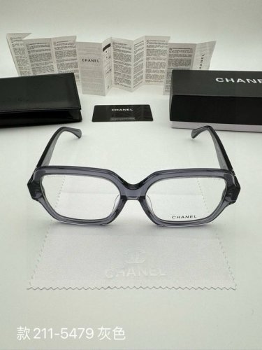 chanel 香奈儿眼镜框素颜框 配全套包装 货号：款211-5479 被权志龙带火的眼镜太适合素颜啦，实至名归断货王！今年这么流行必须安排上呀 可盐可甜温柔小