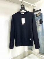 p310 Dior 迪奥 秋冬新品毛衣 具有手感细腻柔软，可直接与肌肤接触，让暖心的纱线变化出细腻的质感，顶级工艺极具特色出彩，款式简约大方精美 立体剪裁的版型