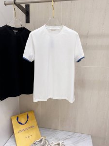爱马仕 25Ss春夏爆款来袭烟花 精选桑蚕丝面料 纱线环保染色 定型 面料上身柔软舒适 领子螺纹同步染色制造 底边采用半 针挑角工艺 Logo 材料植绒拉高有立
