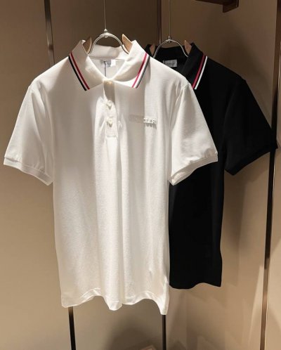 Mon蒙**口2025春夏新款男士原单男士短袖polo衫，贸易公司货，官网同步发售！此类型的基础单品是每季必出现的，客供进口珠地网眼棉，舒适性与透气性兼备，整体