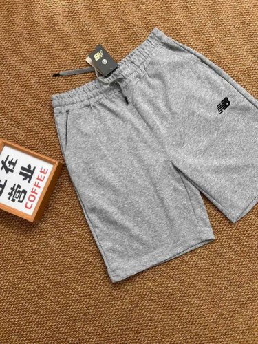 New Balance 新百伦 夏季最新款基础灰色五分休闲短裤 采用重磅华棉面料，触感柔和、垂感强，穿着体验感好 4-5级水洗色牢度不易褪色 面料采用水洗印染工