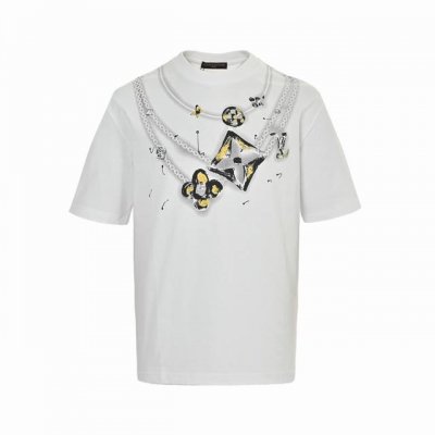 louis Vuitton 路易威登 25Ss 老花吊坠项链印花短袖 面料采用280克重精梳棉 定制32支1*1螺纹 成衣两遍水洗处理 面料舒适亲肤无异感 定制