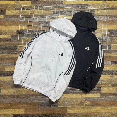 120 新款上新 爆款推荐 限量款Adidas阿迪达斯三条杠外套男女情侣款运动服连帽夹克防晒服外套 网上同步款某宝价格 +，销量一直领先！！宁波申州提供面料，一