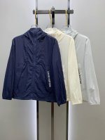 新品 Lv渠道精品.2025Ss春夏新款运动服夹克防晒服外套！防晒衣经典之余增添了与时俱进的时尚感,型男靓女的最佳选择.新型轻量绢丝纤维尼龙面料,轻盈透气,绗缝