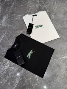 givenchy 25Ss春夏男士圆领短袖！基础款字母T恤.3D刺绣工艺.轻奢款推荐！优选190G丝光棉面料.舒适轻薄垂感十足！！！舒爽不沾身.立体简约.大大提