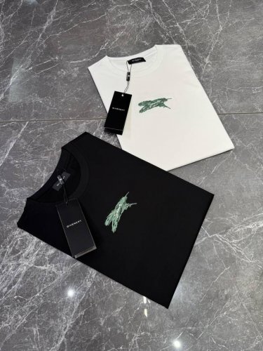 givenchy 25Ss春夏男士圆领短袖！基础款字母T恤.3D刺绣工艺.轻奢款推荐！优选190G丝光棉面料.舒适轻薄垂感十足！！！舒爽不沾身.立体简约.大大提