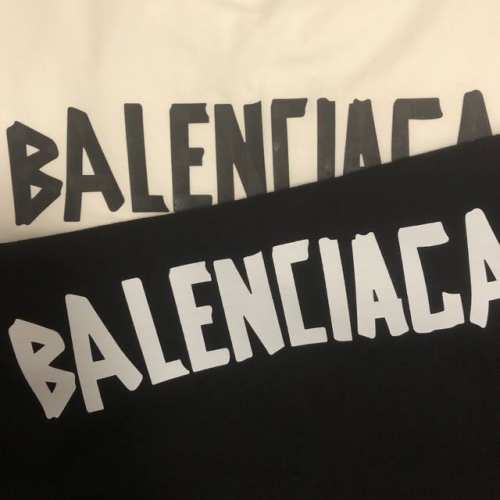 balenciaga 巴黎世家经典款简约字母情侣款短袖 穿上就是舒适自在 减龄又显瘦的存在 慵懒而随性 结合干净简单的色系就特别耐看 适合日常穿着 复古标识 显
