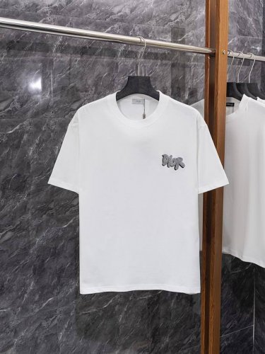 款号J19 迪奥Dior 万针精密毛巾绣字母Logo短袖T恤 正儿八经2 克纯棉双砂面料 所有面料均已提前做过缩水 品质第一 所见即所得 不会洗一次版型就有所变
