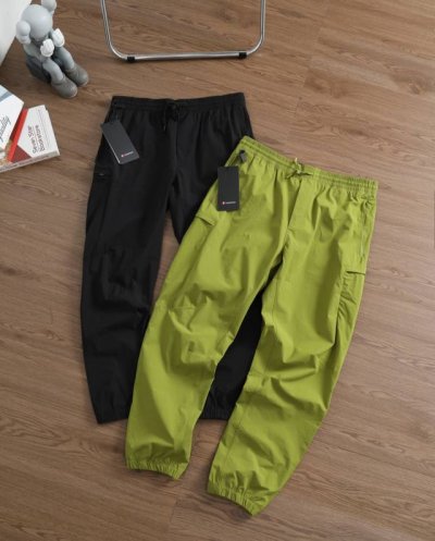 上新 品牌：露露乐蒙 Lululemon 尺码：M-L-Xl-Xxl 颜色：黑色-果绿色 面料科技: 防泼水 强透气 速干耐磨 激光散热孔设计 裤型:直筒裤 腰