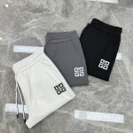 Givench*Y纪梵希25S新款休闲裤.侧身兜位品牌图形.3D精致图形高温烫画.后兜位立体字母前后呼应.非常好看的基础款系列 采用高定锦棉面料 具有防皱耐磨特