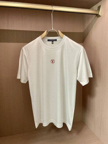 Lv 2025春夏经典Logot恤衫 100支丝柔棉男人的天花板 独家定织定染，丝柔棉抑菌王炸面料；采用新疆顶级长绒棉，100支高纱支纱线，意大利进口织布机，高