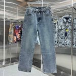 Lv 路易 25新品 后口袋字母Logo牛仔裤！特定最新品牌皮标 重磅单品~私渠稀有臻品 客供五金辅料 进口客供定织牛仔棉布面料,时尚又个性 超级百搭好看的一款