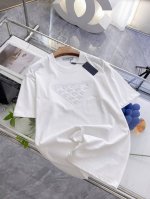 普拉达夏季新品，全新凹凸工艺，高定面料 玉蚕丝般的丝滑 时尚经典圆领短袖时尚单品设计，更加时尚舒适，高标准定制，上身非常有型，客供辅料，客供进口高档面料质感非常