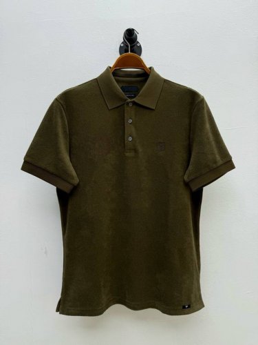 tf 毛巾棉徽标刺绣polo衫 代工厂p出品 春夏系列 胸口饰有经典品牌徽标刺绣 刺绣选用与服饰同色系的纱线 远观似纹路 近看方显标识 契合品牌 低调中见身份