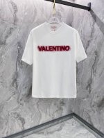 vltn# 2025春夏新款圆领 首发专柜最新款短袖圆领T恤 高端订制 设计前卫时尚 品牌Logo重工艺设计 高端定制原版面料 手感柔软 上身穿着舒适 专柜级别