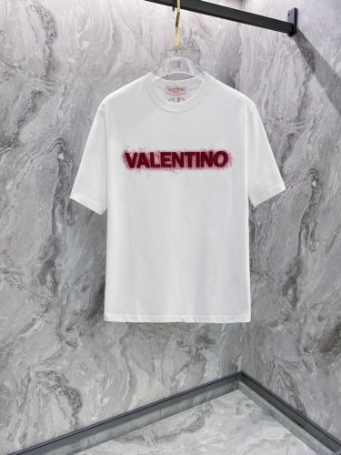 vltn# 2025春夏新款圆领 首发专柜最新款短袖圆领T恤 高端订制 设计前卫时尚 品牌Logo重工艺设计 高端定制原版面料 手感柔软 上身穿着舒适 专柜级别