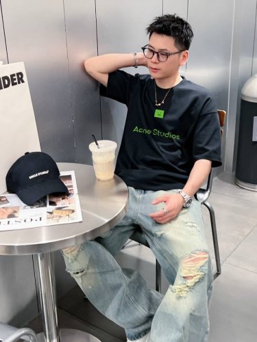 acne Studios 2025官网新款字母印花双层重工短袖T桖 字母图案不管是T桖还是卫衣都是每年的爆款单品 前幅大面积印花采用大康丽数码印花机直喷 成本极