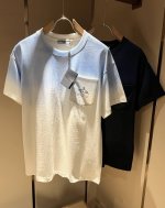 prad*A普*达2025春夏新款男女同款短袖T恤，最新款全网独家首上！！~既经典有时尚百搭，谁不爱啊，将经典再次展现，非常的耐看，自带低奢光环与辨识度！Pr*