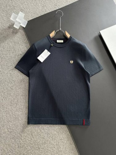 Gucci古奇 针织衫 超柔纱线亲肤舒适圆领T恤 2025春夏新品短袖针织衫，官网同步发售，意大利进口混纺羊毛，轻薄柔软，全件采用14针织法，选用男装特别色料，
