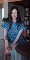 爆款来袭 老钱高级盘扣印花囯风上衣 立领造型搭配中式盘扣 巧妙融合古典与时尚元素 尽显温婉雅致的东方风情 Smlxl