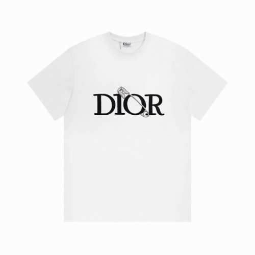 Dior迪奥别针刺绣短袖 260克全棉面料32枝双股双纱 洋气十足 男女同款轻奢重工风！今年一定要入的一款短袖真的太好看了，休闲也可以这么高端大气，定制原版面料